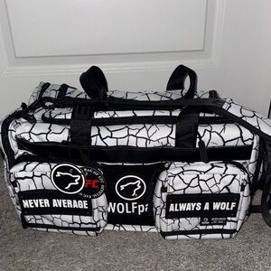 WOLF Wolfpack 20L The Reign Duffel Bag BRAND NEW!
